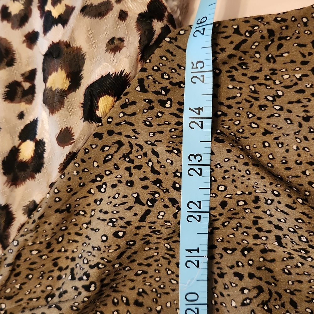 Beautifil Entro Leopard and Tan Blouse, Flowy Sleeves Gather At Wrist - Picture 11 of 13